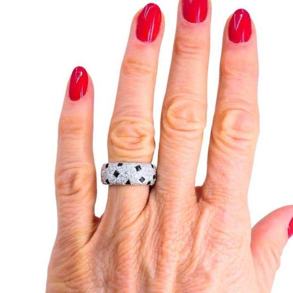Cartier Panthere Pelage 18k White Gold Diamond Ring - Picture 4 of 9